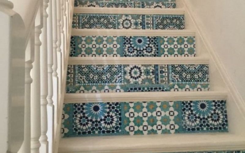 Gạch lát cầu thang mosaic