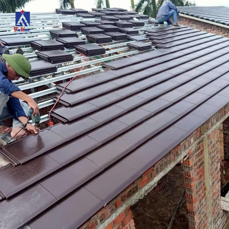 Ngói phẳng được sử dụng rộng rãi trong các công trình nhà ở, từ những căn nhà phố, biệt thự đến các căn hộ chung cư