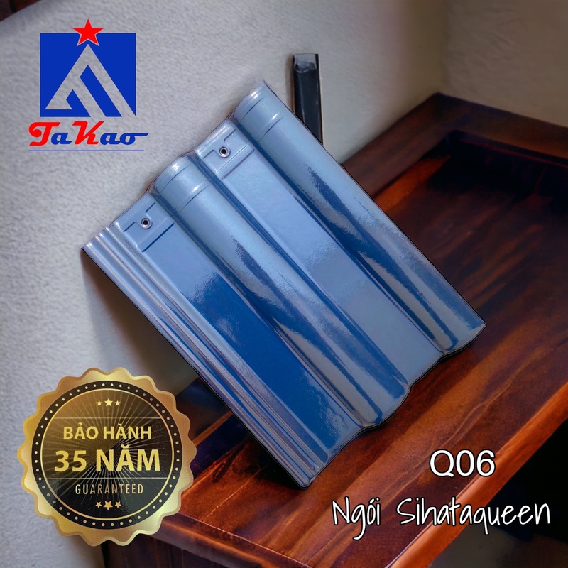 Bề mặt của ngói Sihata Queen được xử lý chống bám bẩn, giúp ngói luôn sạch sẽ và dễ dàng vệ sinh