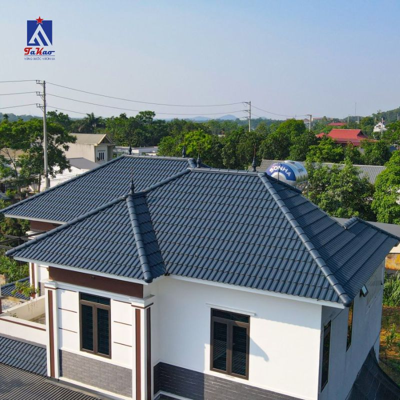 Ngói sóng Takao được làm từ nguyên liệu tự nhiên, không chứa các chất độc hại, an toàn cho sức khỏe con người và không gây ô nhiễm môi trường