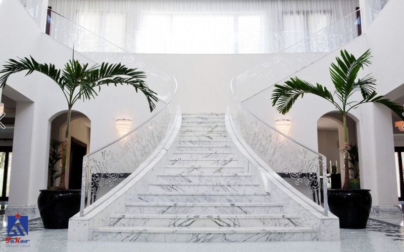 Có nên ốp cầu thang bằng gạch không