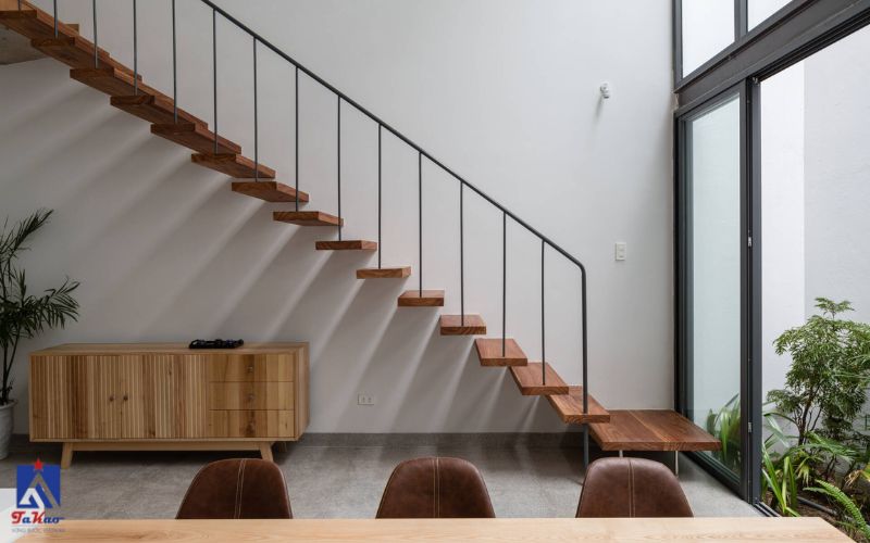 Có nên ốp cầu thang bằng gạch không