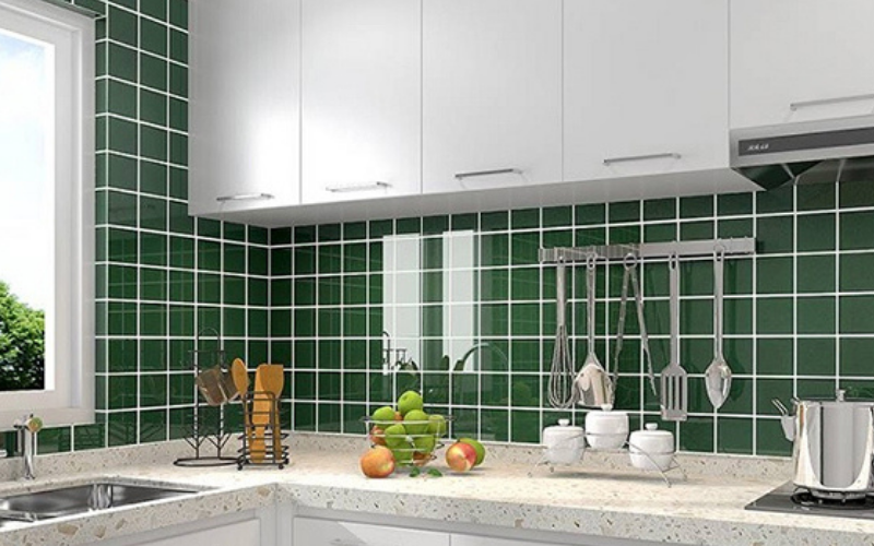 Có nên ốp gạch tường bếp không