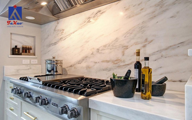 Có nên ốp gạch tường bếp không
